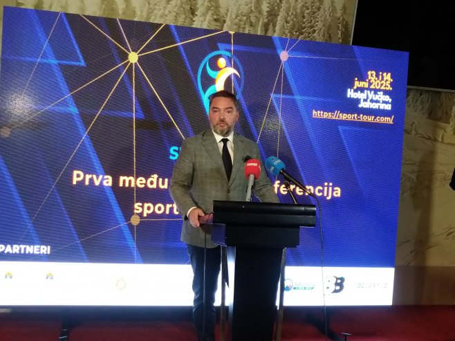 Кошарац: Политика руководства иде у правцу развоја Српске