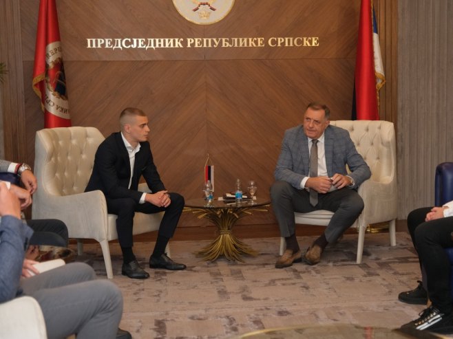 Додик: Упорност и борбеност Вукомановића инспирација и примјер правих вриједности