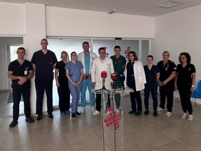 Правовременом реакцијом љекара на УКЦ Српске жена рањена на свадби спасена: Прострелна рана била један центиметар од срца (ФОТО) Правовременом реакцијом љекара на УКЦ Српске жена рањена на свадби спасена: Прострелна рана била један центиметар од срца (ФОТО)