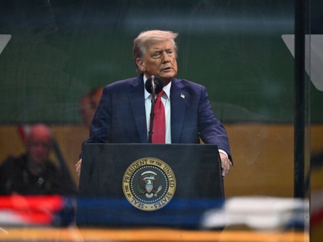 Трамп на војној паради: Свака земља слави своје побједе, вријеме да то учини и Америка