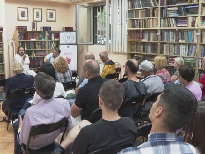 Приједор: Педстављен роман "Лимени лијес за Заимовић Зејну", Мухарема Баздуља (ВИДЕО)