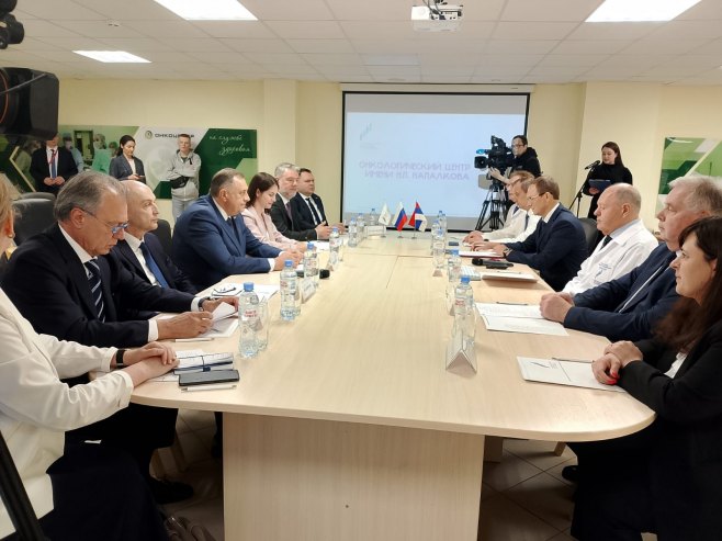 Делегација Српске у посјети Онколошком центру у Русији (ФОТО)