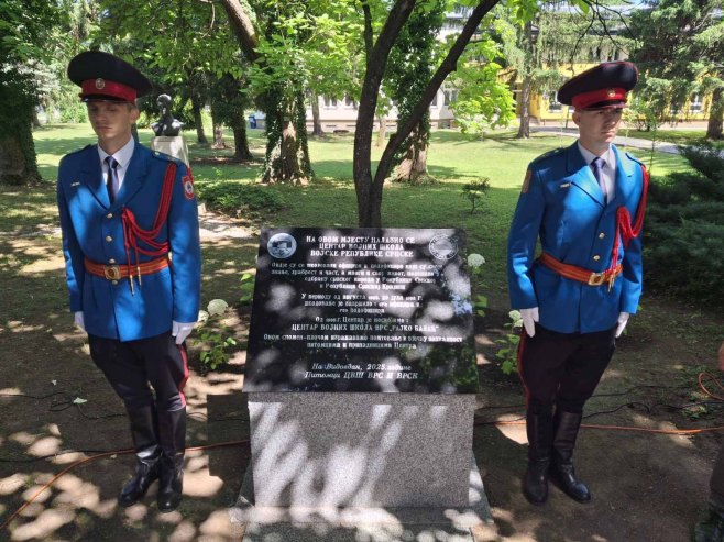Откривена спомен - плоча припадницима Центра војних школа ВРС "Рајко Балаћ" (ФОТО)