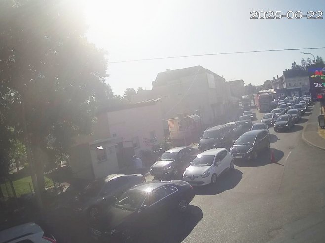 Колоне на граници према Хрватској