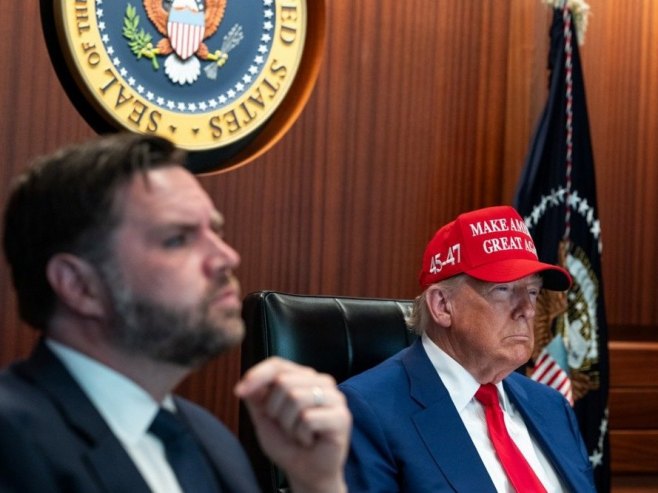 САД бомбардовале Иран; Трамп: Кључна нуклеарна постројења су у потпуности уништена (ВИДЕО)