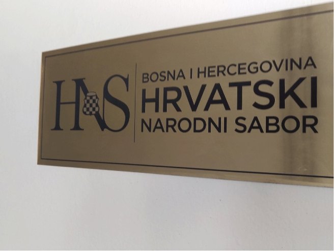 Љубић: Спољна политика неподношљива и понижавајућа