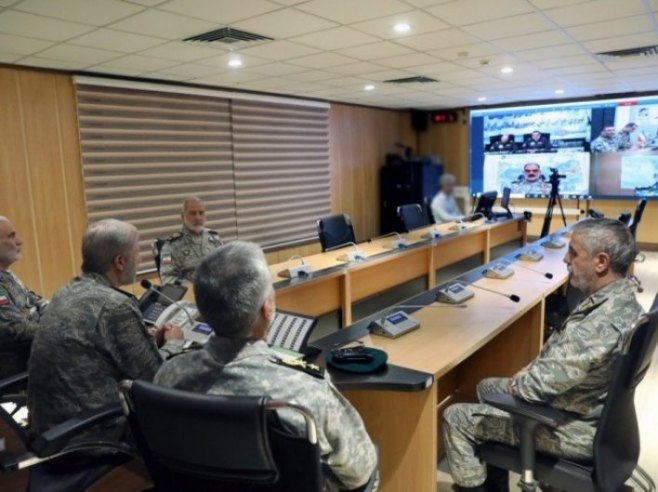 Ирански официри (фото: EPA-EFE/IRANIAN ARMY MEDIA OFFICE HANDOUT) Ирански официри (фото: EPA-EFE/IRANIAN ARMY MEDIA OFFICE HANDOUT) -