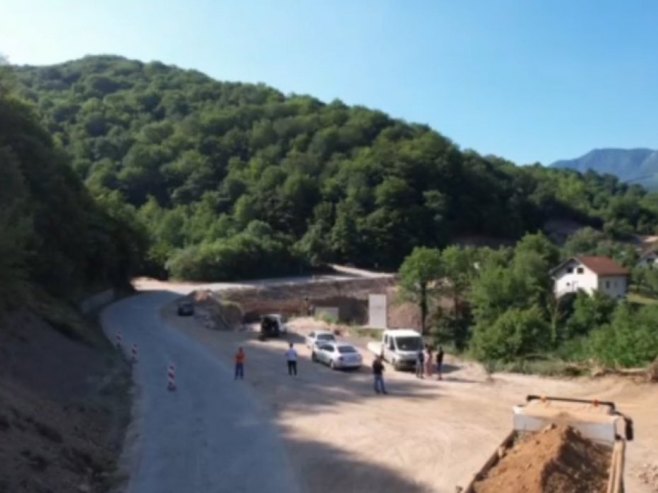 Погледајте радове на рехабилитацији пута од Брода на Дрини  до Доњих Копилова; Расписан тендер за изградњу моста (ВИДЕО)