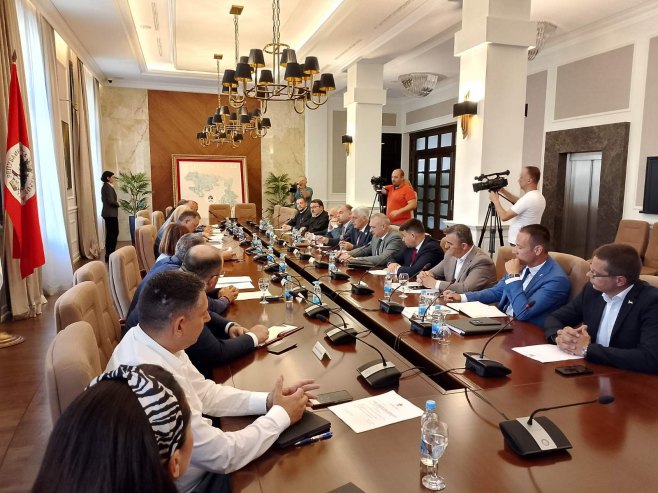 Пријем за чланове Организациони одбора за обиљежавање 33 године од страдања Срба средњег Подриња и Бирча (Пренос на РТРС)