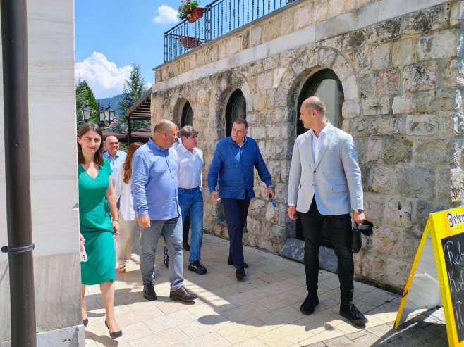Милорад Додик и Род Благојевић Милорад Додик и Род Благојевић - Фото: Уступљена фотографија