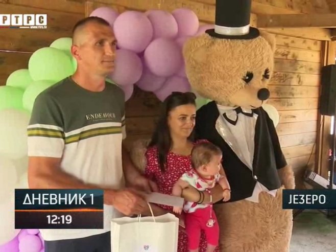 У Језеру одржана манифестација "Конференција беба"