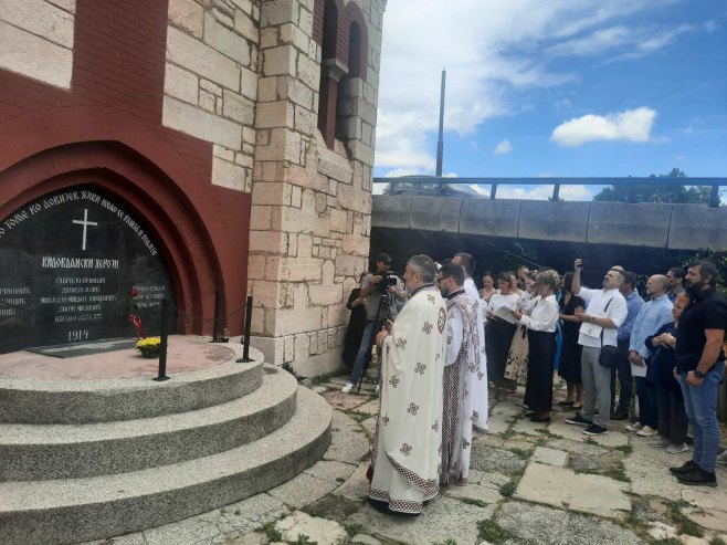 Pomen i polaganje cvijeća u kapeli u Sarajevu, Gavrilo Princip (Foto: RTRS)