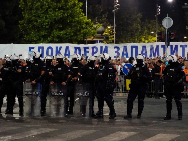 Полиција на протестима у Беофграду (Фото: TANJUG/ VLADIMIR ŠPORČIĆ//bs) Полиција на протестима у Беофграду (Фото: TANJUG/ VLADIMIR ŠPORČIĆ//bs) -