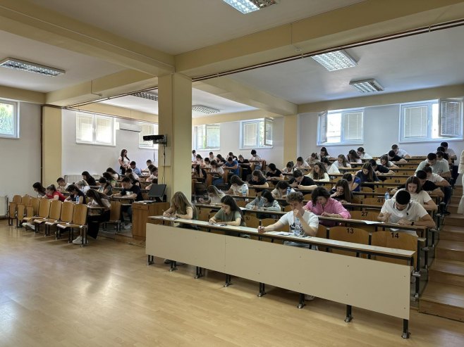 Почело полагање пријемних испита на два јавна универзитета