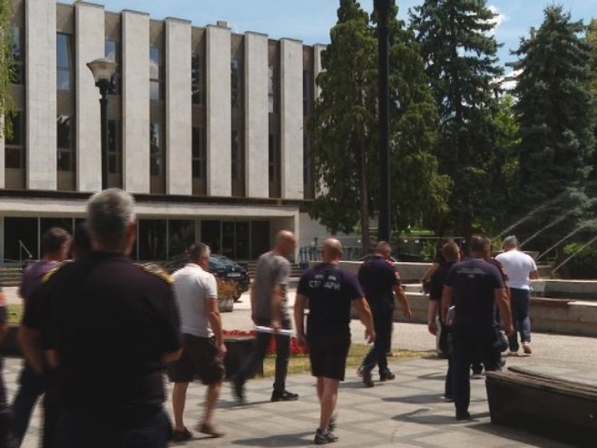 Синдикат Управе ватрогасаца Синдикат Управе ватрогасаца - Фото: РТРС