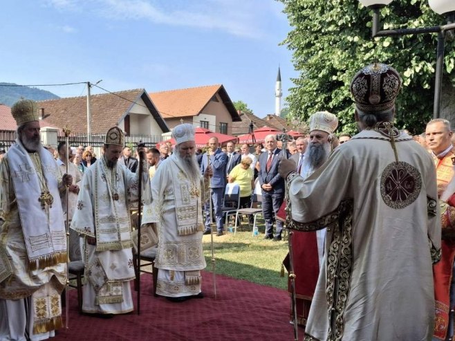 Патријарх Порфирије служи литургију и помен страдалим Србима; Присуствује и предсједник Српске (ФОТО/ВИДЕО)