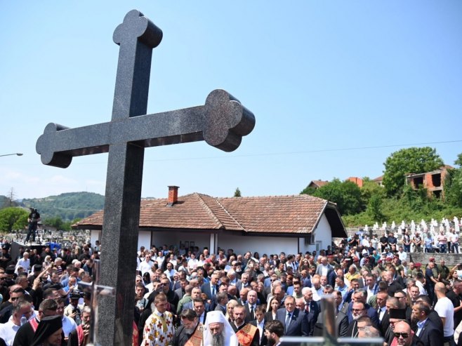 УЖИВО - Братунац: Обиљежавање страдања Срба средњег Подриња и регије Бирач (ФОТО)