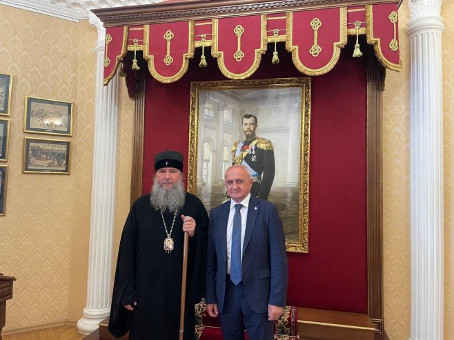 Ђокић са митрополитом Јевгенијем Ђокић са митрополитом Јевгенијем - Фото: Уступљена фотографија