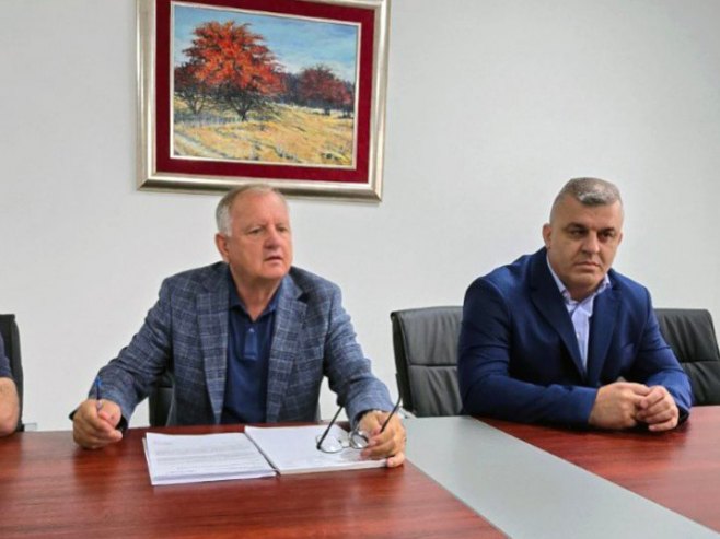Конференција за новинаре у Теслићу Конференција за новинаре у Теслићу - Фото: СРНА