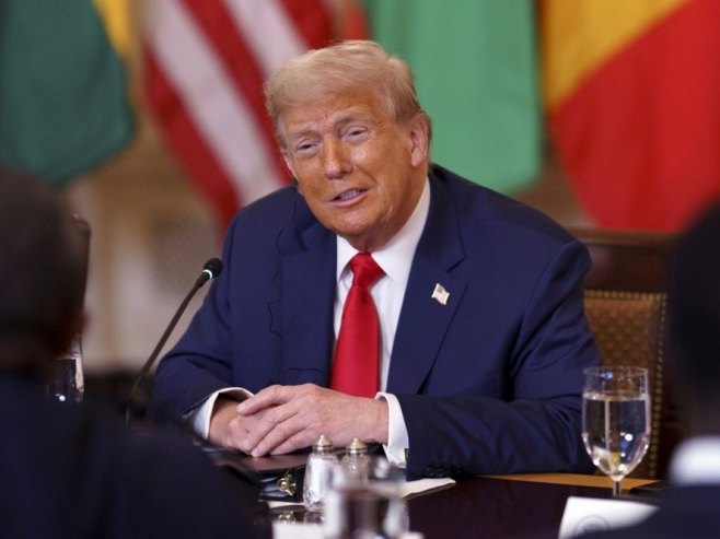 Трамп: Бренан и Коми треба да плате због лажних тврдњи у вези са Русијом