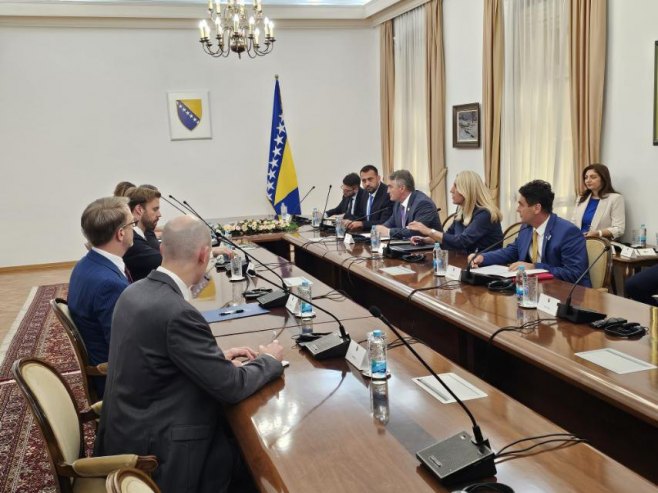 Ханрахан са члановима Предсједништва БиХ Ханрахан са члановима Предсједништва БиХ - Фото: СРНА
