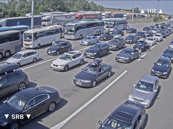 ХАК: Километарске колоне возила