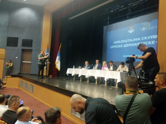 У Бијељини почела Извјештајна Скупштина СДС-а