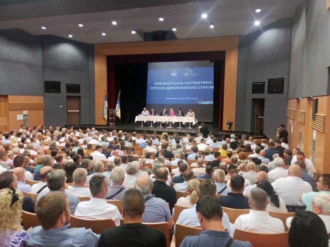 Извјештајна скупштина СДС-а у Бијељини: Још није усвојен дневни ред