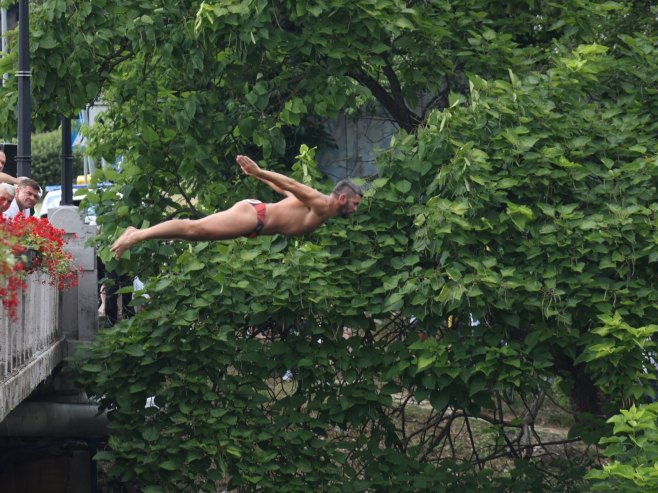 Отворена манифестација "Љето на Врбасу"; Најљепшу бањалучку "ласту" извео Игор Арсенић (ФОТО)