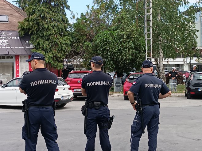 Студенти који блокирају покушавају да спријече одржавање испитног рока на Правном факултету