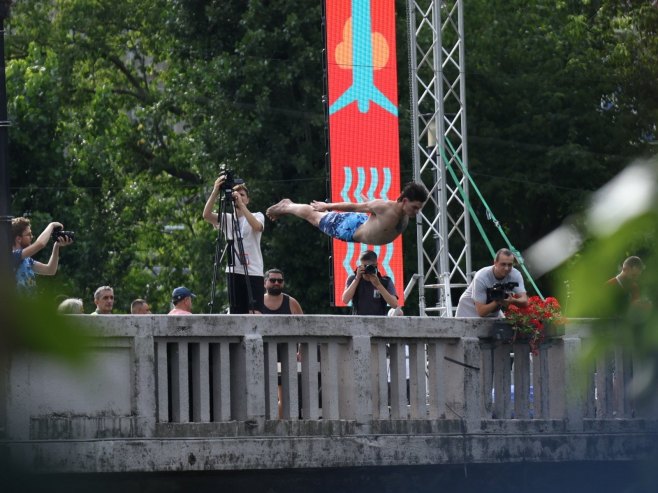 Бањалучка "ласта" одушевила публику; Скокови у Бањалуци захтјевнији од скокова у Мостару