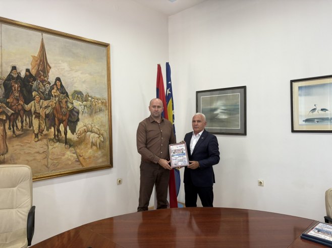 Брод: Захвалнице за учешће у пројекту "Спојимо дјецу КиМ и Српске"