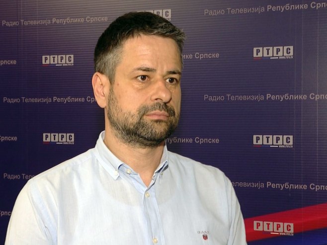 Амиџић: Шмит жели да платама и пензијама наших грађана исплати Вијадукт (ВИДЕО)