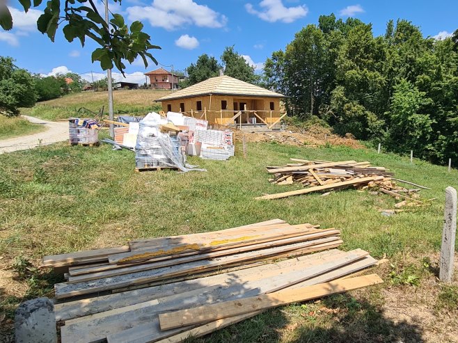 Осмочлана породица Радивојевић ускоро добија нови дом уз помоћ организације Срби за Србе