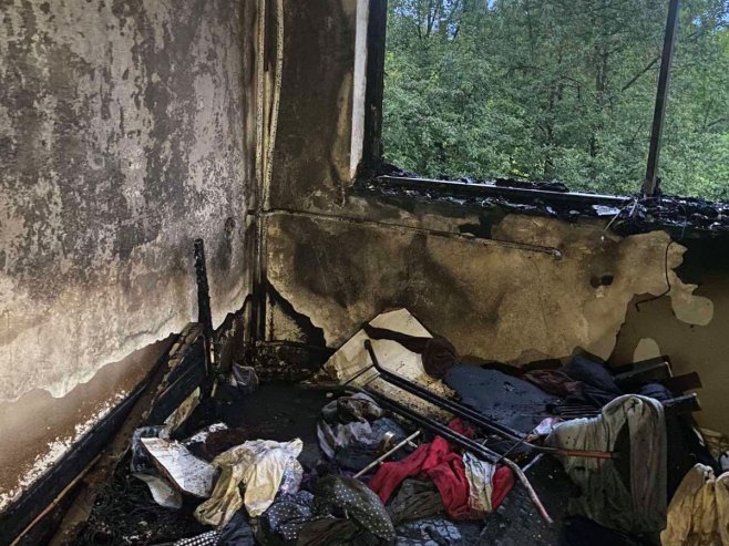 Горио стан у Бањалуци, пожар гасило осам ватрогасаца (ФОТО)