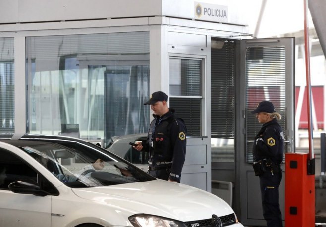 Држављанин БиХ кажњен јер је покушао да унесе 200 литара ракије у Хрватску