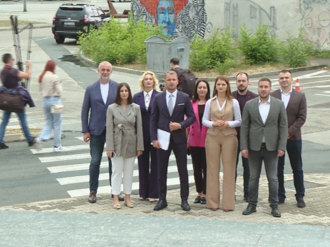 Станивуковић предао иницијативу Уставном суду - Фото: РТРС
