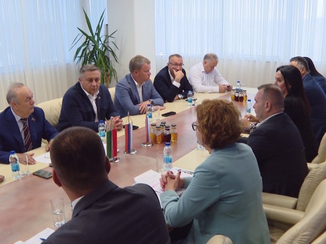 Делегација Татарстана на састанку са министарком локалне управе (Фото: РТРС)