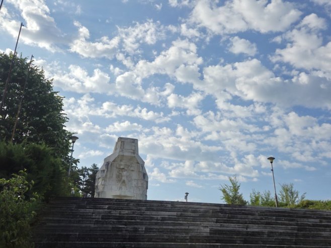 У четвртак вруће, киша могућа на западу