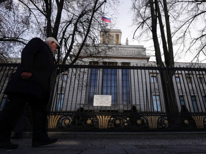 Руска амбасада у Берлину (Фото: EPA/FELIPE TRUEBA) - 