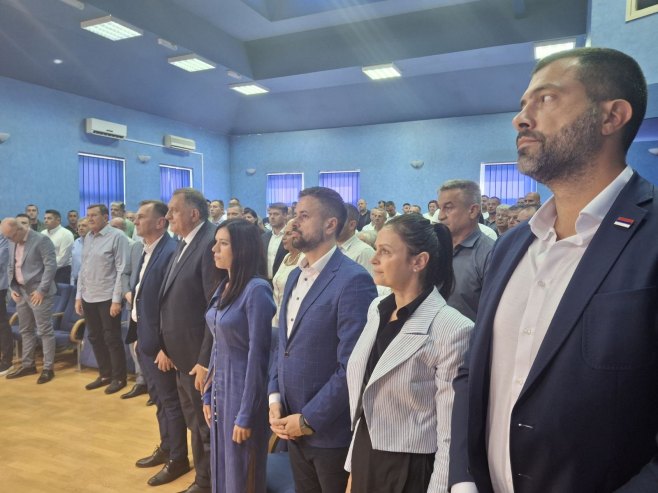 Изборна конференција СНСД-а у Угљевику - Фото: РТРС