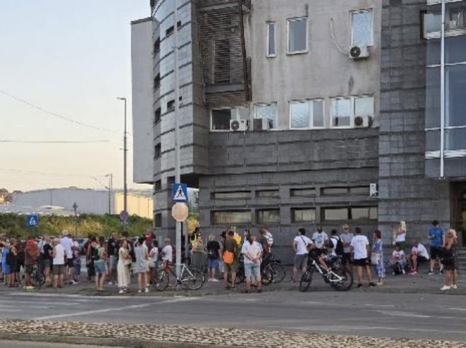 Протест испред ваљевске полиције, окупљања и у Нишу, Ужицу и Шапцу