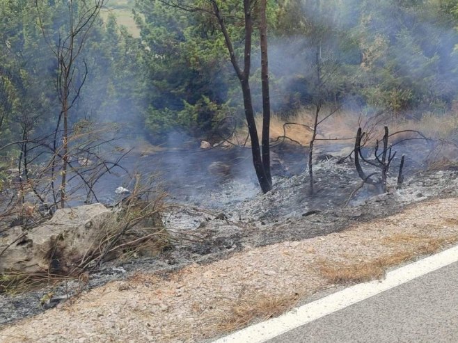 Пожар у ширем рејону Корита код Билеће; Изгорио један помоћни објекат, ватрогасци на терену