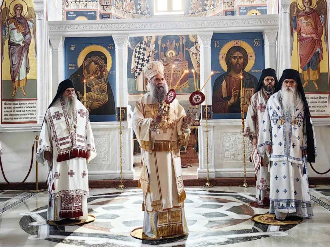 Патријарх Порфирије служио литургију у Светоархангелском манастиру у Ковиљу