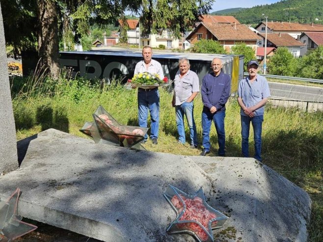 Мркоњић Град: Положени вијенци на Партизанском гробљу у Касимовцу