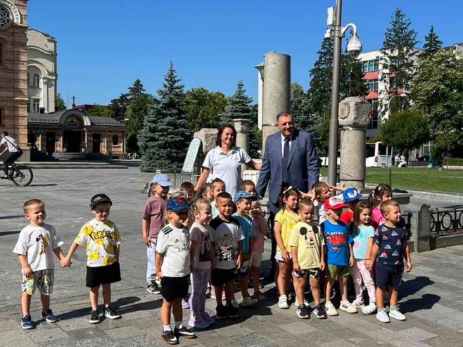 Додик: Радити још више и градити друштво по мјери наше дјеце