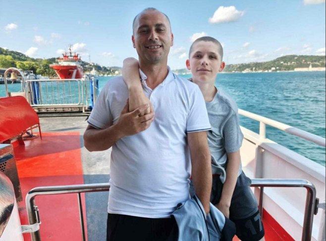 Лавовска борба за здравље дјечака Сеудина Хусића из Калесије; Дјечаку помогао и предсједник Српске