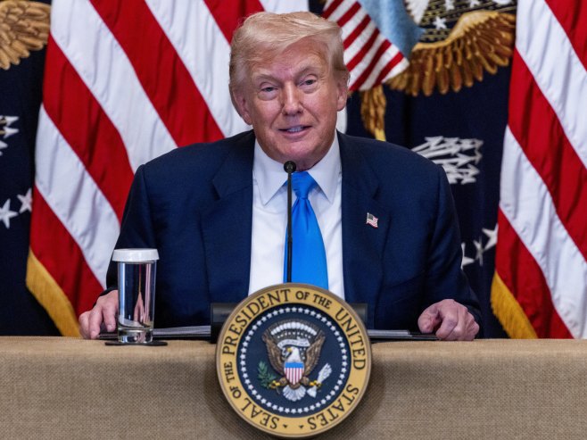 Трамп због Медведева наредио да двије нуклеарне подморнице буду близу Русије