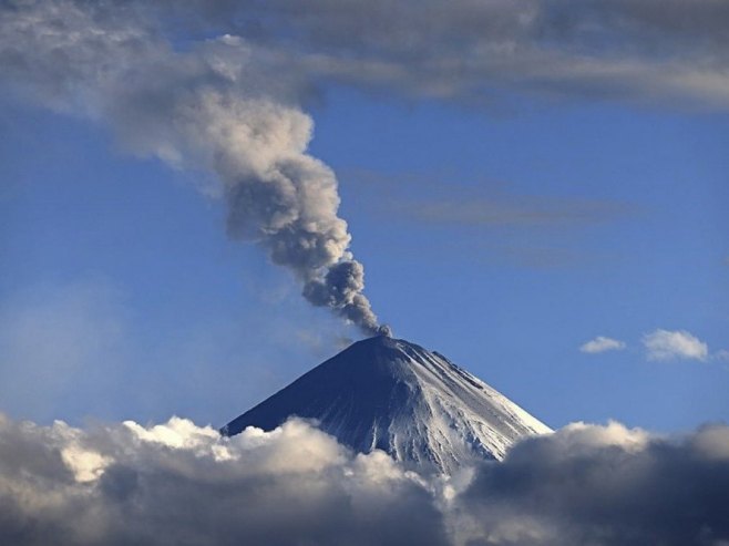 Вулкан Кључевској (Фото: EPA/YURY DEMYANCHUK) - 