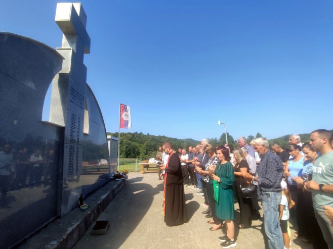 Јežeštica, parastos (Foto: RTRS)